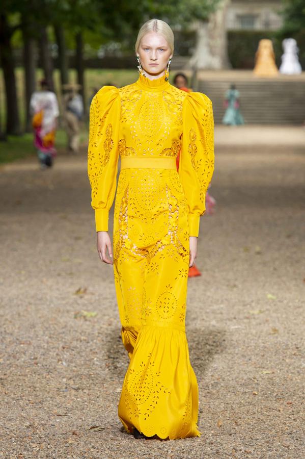 Desfile P/V 2020 de Erdem.