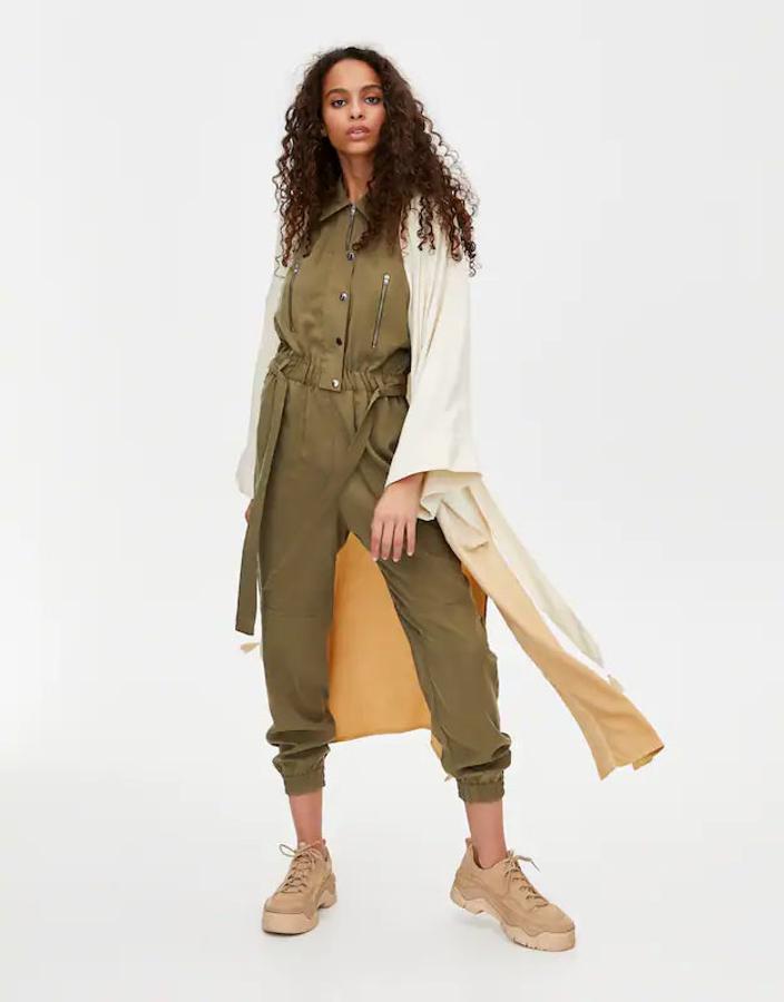 Kimono largo con estampado tie-dye en tonos naturales,  29,99 euros .