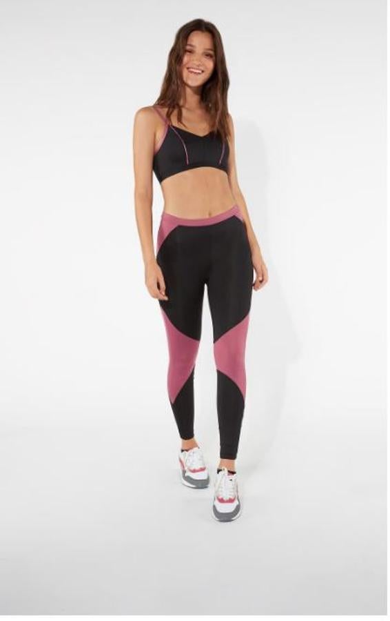 Leggings elaborado con microfibra especial para absorber la humedad y mantener la piel seca. Una prenda deportiva perfecta. El top deportivo es de tirantes finos y sujeción media. (9,99 €)