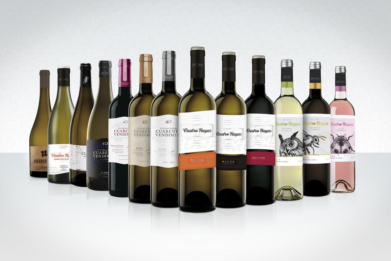 Las BodegasCuatro Rayas elaboran hoy en día casi del 20% del vino embotellado de la Denominación de Origen Rueda, lo que nos convierte en la más grande de la DO. Además, sus verdejos son líderes dentro del consumo de vinos blancos en España y están presentes en más de 50 países. Si tanta gente los elige, será por algo...