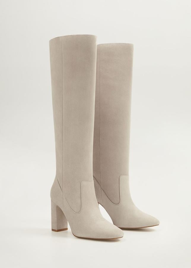 Maravilloso color para estas elegantísimas botas deMango (129,99 euros), confeccionadas e piel cien por cien y con punta redonda. Llevan un tacón que mide 9 centímetros.