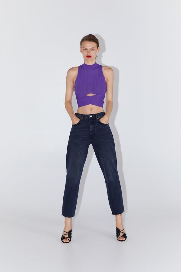 Top cut out morado por 12,99 euros. Es uno de los más virales en Instagram y  Rocío Osorno lo llevó pasa salir de fiesta .