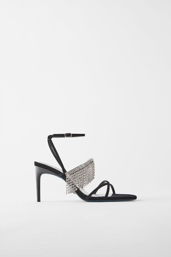 Estas sandalias joya de la Blue Collection de Zara (79.95 euros) son todo lo que necesitas para brillar con tu look de fiesta.