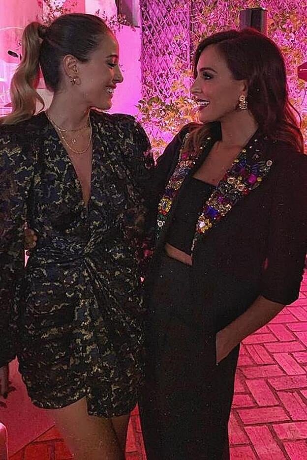 Rocío Osorno junto a Teresa Bass en el evento al que ambas asistieron.