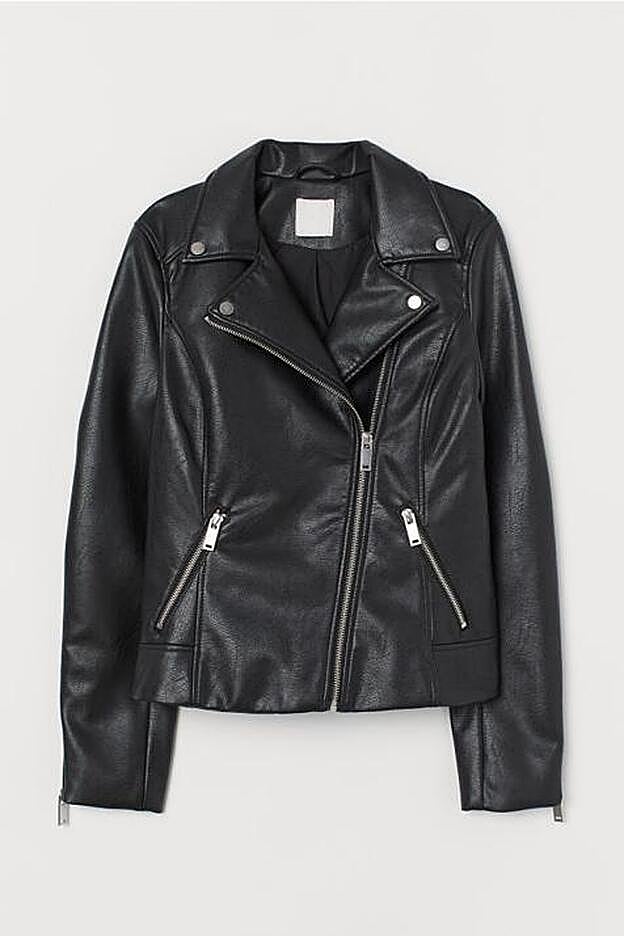 Esta biker negra es muy similar a la que ha llevado Dulceida.