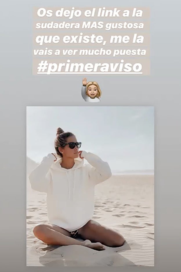 La sudadera color blanco roto de Mango que lleva María Pombo.