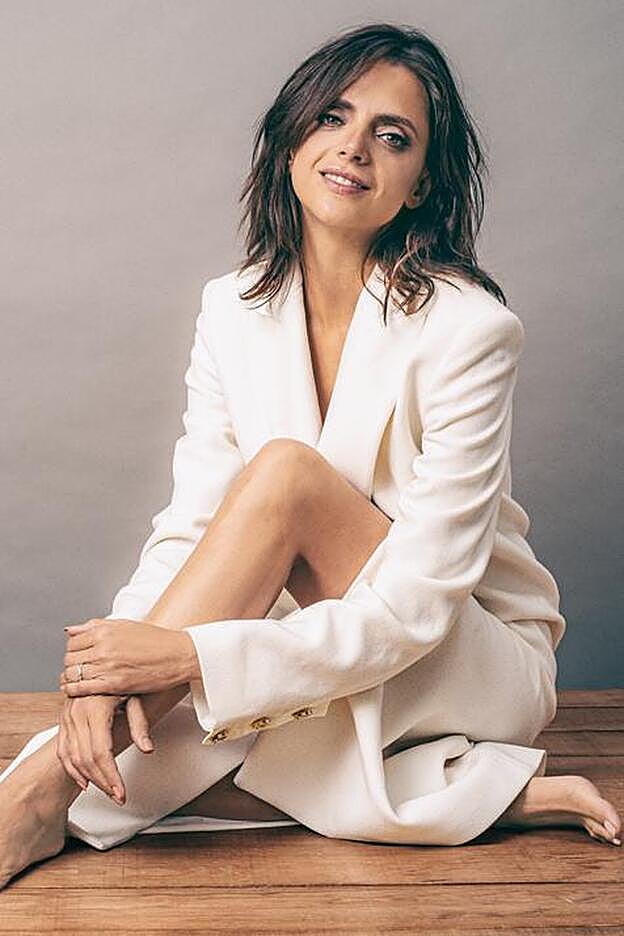 Macarena con abrigo de Just Cavalli.