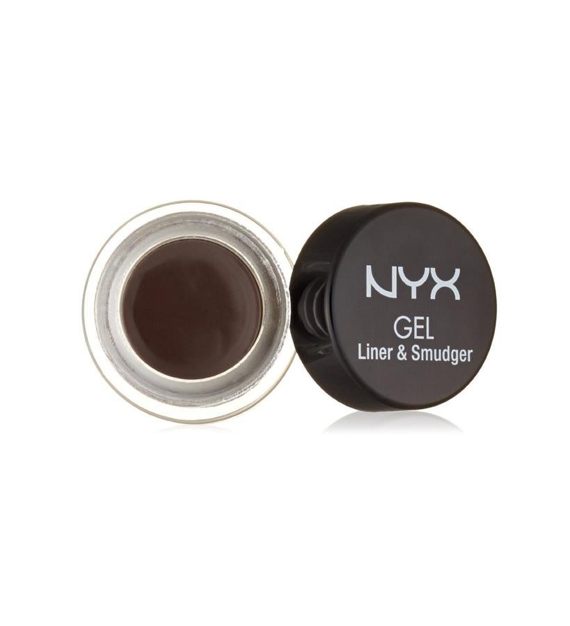 Ya sea para un delineado cat-eye perfectamente definido o un smokey eyes, su textura en gel súper sedosa, se mezcla fácilmente y no se agrieta, ni pierde intensidad o se desplaza. Esta fórmula pigmentada ya está disponible en siete colores. (9,90 €).