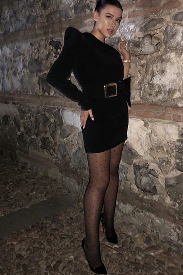El vestido de fiesta creado por su madre, Vicky Martín Berrocal, que Alba Díaz llevó a la fiesta de Yves Saint Laurent con Dua Lipa.