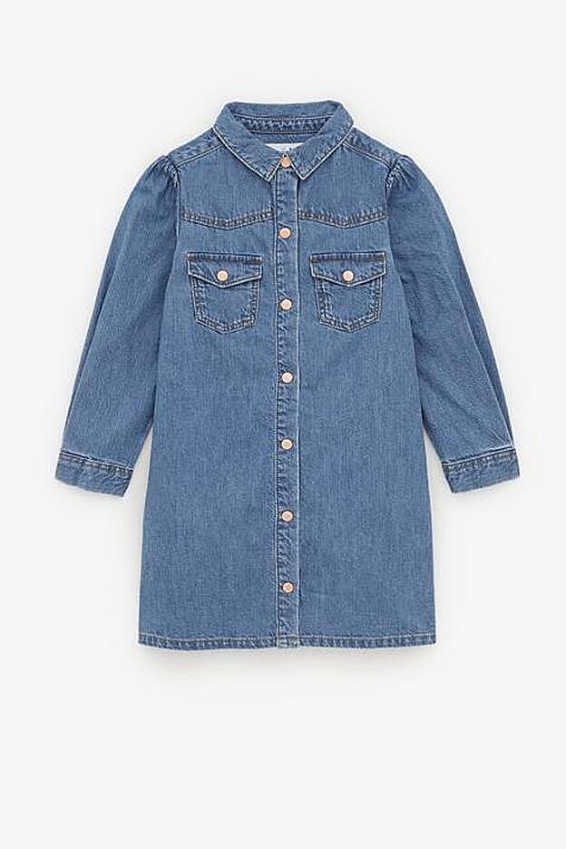 Vestido denim camisero (19,95 euros).
