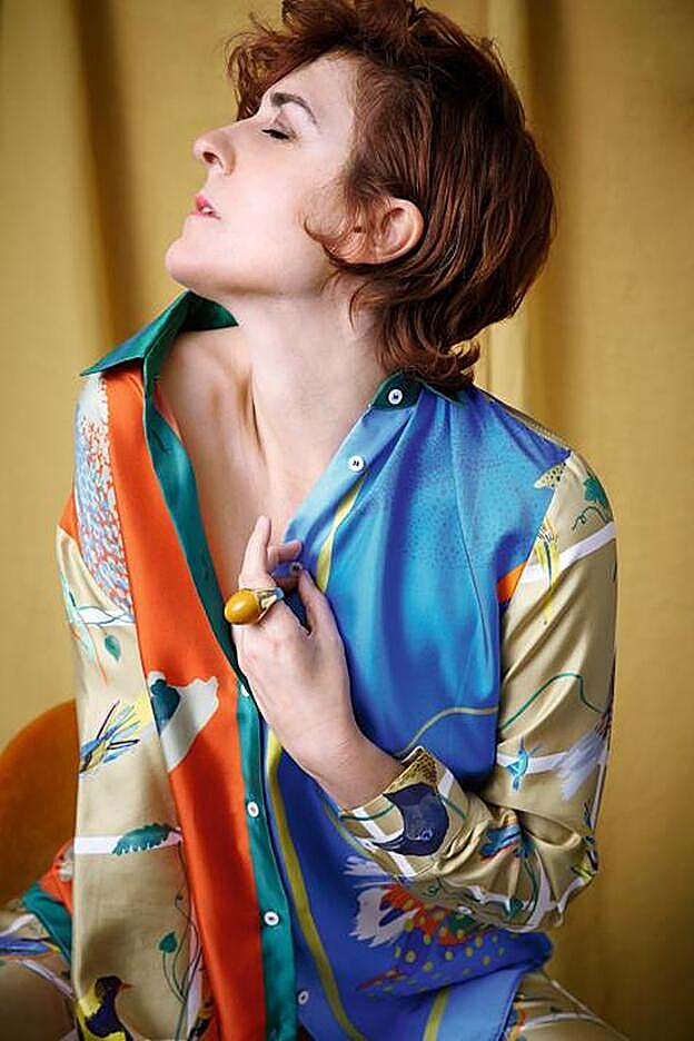 Aixa Villagrán: La inolvidable teleoperadora erótica de la película de Paco León Kiki, el amor se hace (conocida también por su papel en Allí abajo) pedía a gritos un papel protagonista como este: una pintora lesbiana en plena crisis de los 40 “a la que le han vendido la idea del querer es poder” y que se siente frustrada porque no vende ni un cuadro.