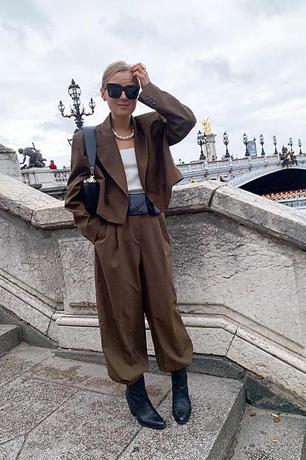 El street style de París nos ha creado una nueva necesidad, este traje de chaqueta cropped de Zara.