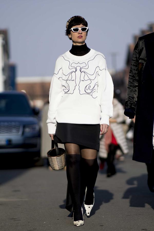 El animal print también llega a las diademas. Bien combinado (como en este look black and white) queda ideal.