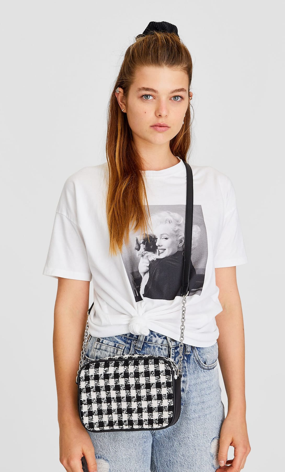 Bandolera tejido tweed con estampado pata de gallo. (12,99 euros).