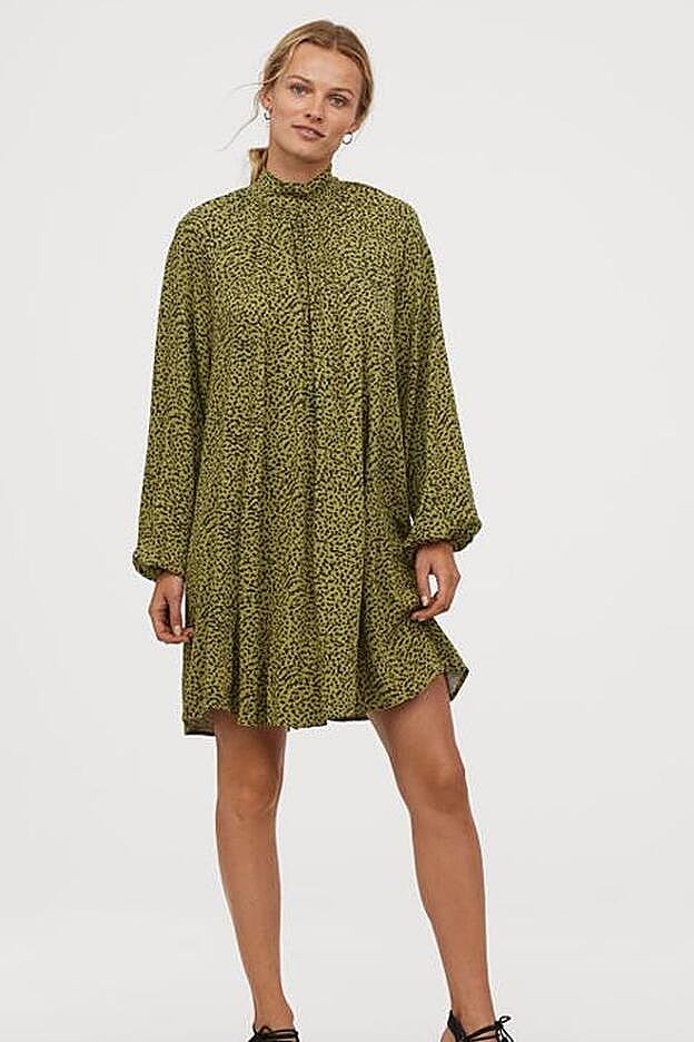 Cuenta con un diseño holgado perfecto para disimular tripa.