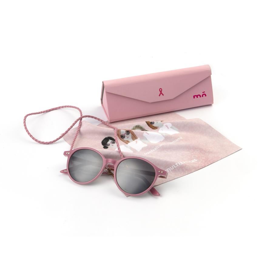 Esta edición especial en rosa incorpora fotografías de mujeres que han sobrevivido al cáncer.