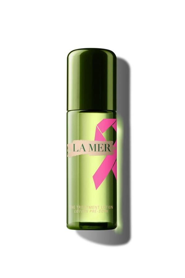 'The Treatment Lotion' de La Mer es una loción hidratante imprescindible en cualquier rutina de belleza. La firma, donará el 100% de los beneficios obtenidos a la causa.