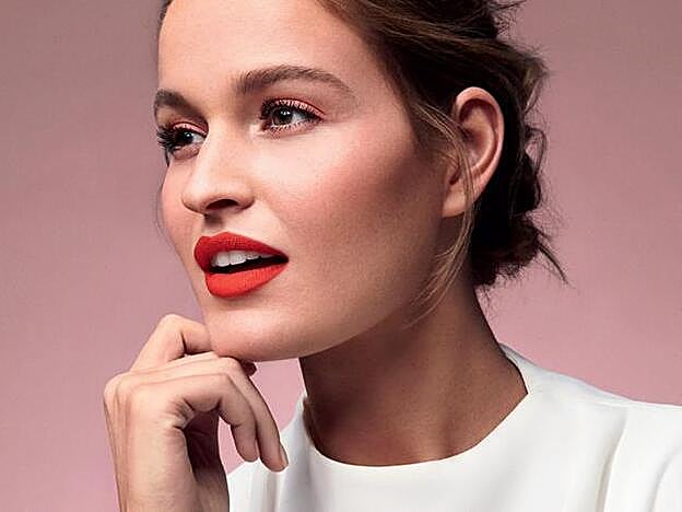 Irresistible chic: look 1 de maquillaje realizado por Neil Young para Douglas.