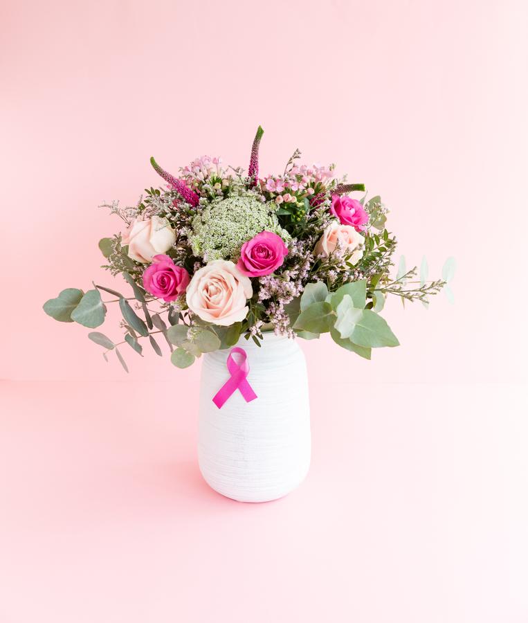 La floristería ha creado un ramo llamado  Always Pink  y por cada uno vendido, destinará 3€ a la investigación del cáncer de mama a través de GEICAM.