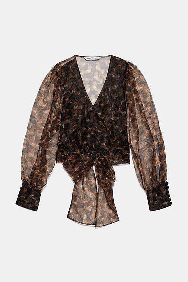 Blusa semitransparente con escote pico y manga larga, 39,95 EUR.