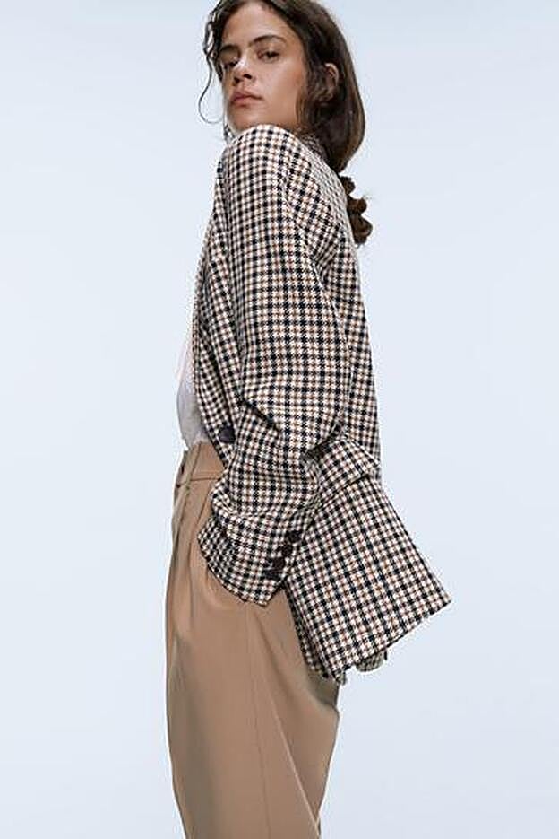 Blazer de Zara (49.95 euros).