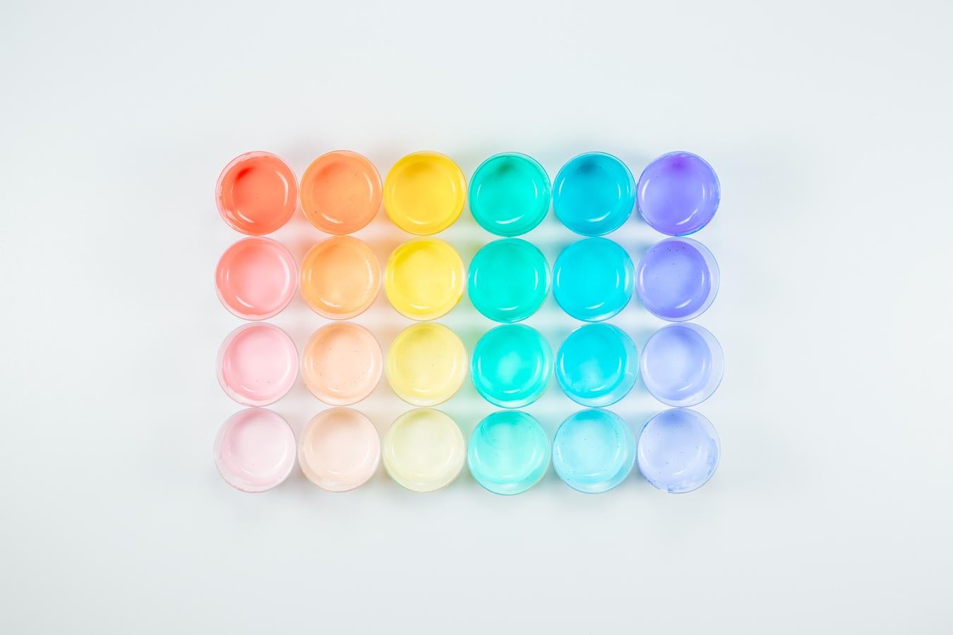 Como todas las vitaminas mencionadas anteriormente (menos el aceite de onagra) podemos encontrar  vitamina K  en infinidad de alimentos como por ejemplo las espinacas o las acelgas. ¿Cómo detectar que estás falto de vitamina K? Consultando a tu médico, no obstante, algunos síntomas son hematomas, problemas de sangrado u osteoporosis.