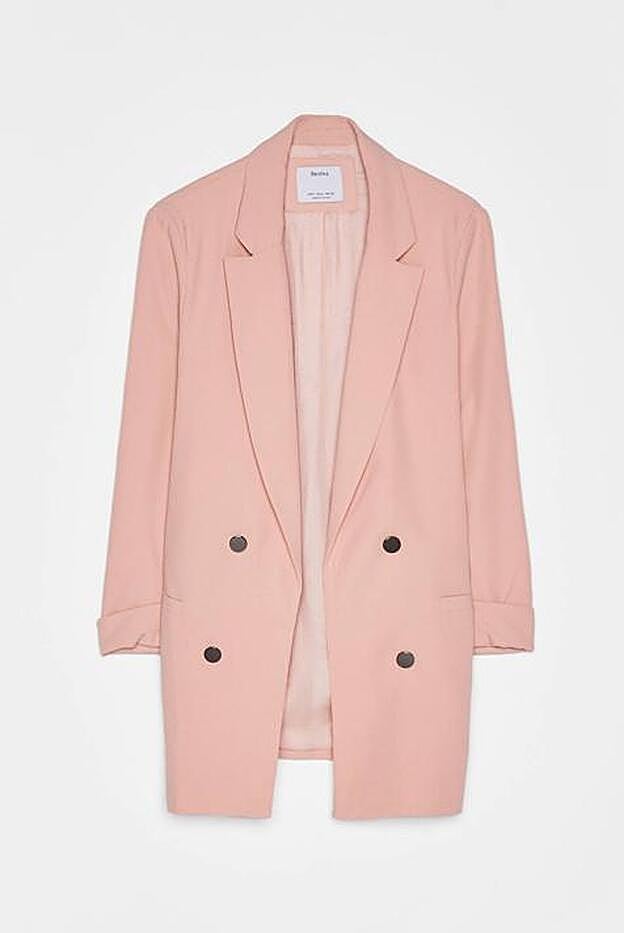 La blazer rosa de Bershka está rebajada y es la mejor oportunidad para comprarla.