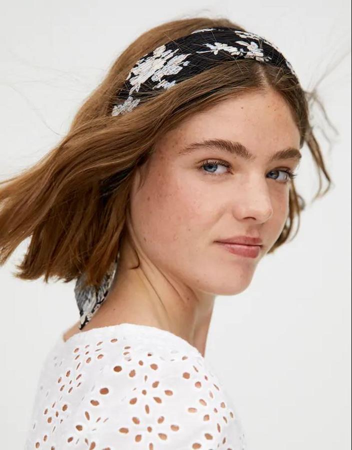 Bandana de flores de Pull&Bear (5,99 euros).