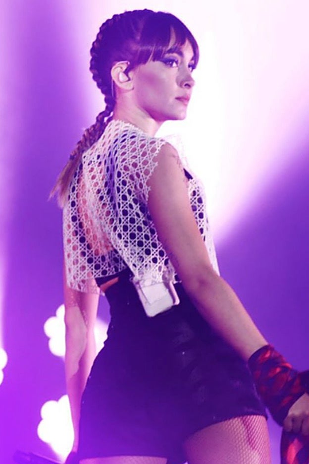 Aitana y sus trenzas, en un momento de uno de sus últimos conciertos.