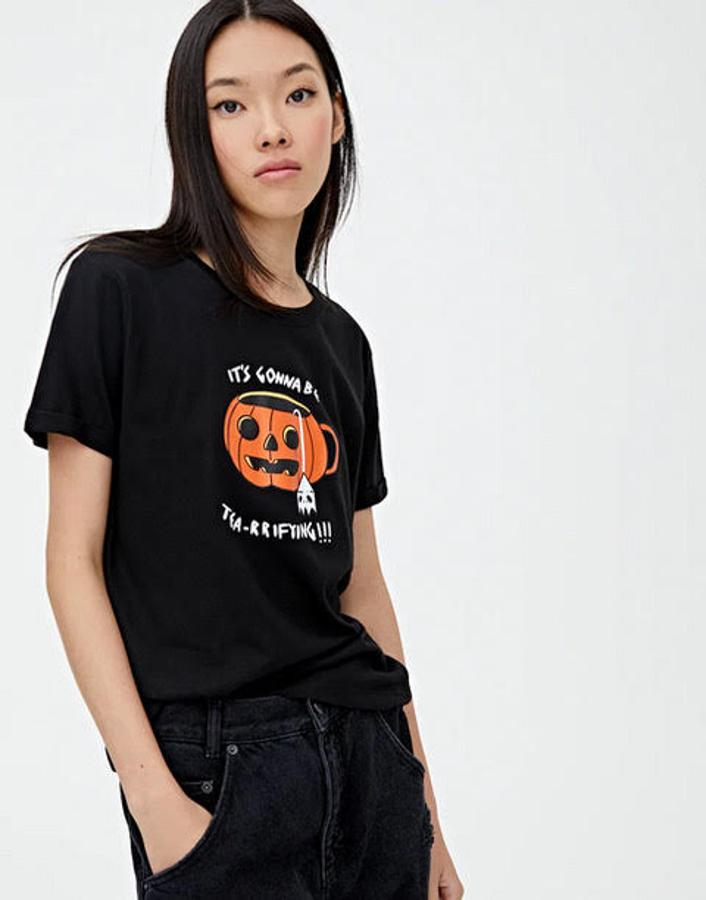 Hay quien ama Halloween por los sustos, y hay quien lo hace por las simpáticas calabazas. Si eres de las segundas esta camiseta de manga corta y un simpático juego de palabras es lo que estás buscando.  Y solo cuesta 4,99 euros .