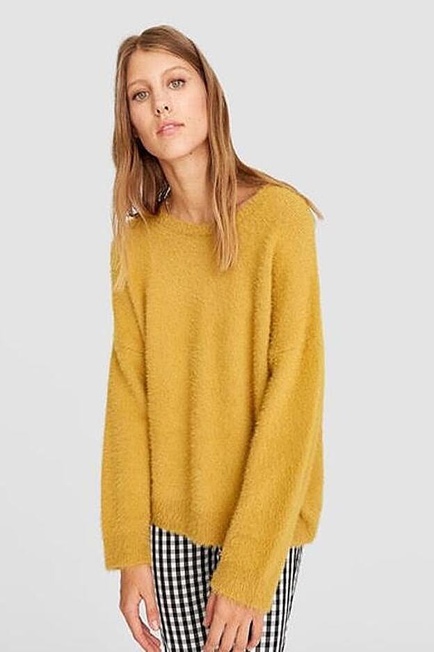 La firma de Inditex ha añadido colores nuevos este otoño: mostaza, gris, blanco y rosa empolvado.