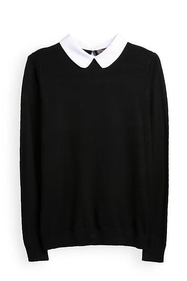 Jersey negro con cuello bebé en blanco, de Primark (14 euros).