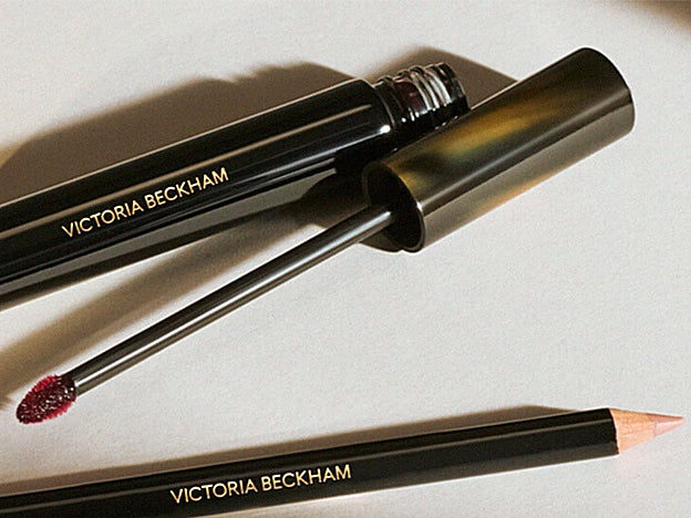 Tinte de labios Bitten Lip Tint ( $ 34) y Lip Definer ($ 24), de la colección Your Perfect Pout de Victoria Beckham Beauty.