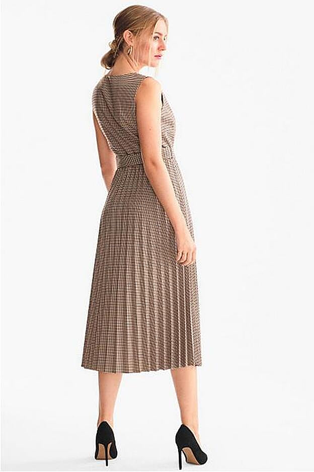 La talla más grande y la más pequeña de este vestido retro se están agotando.