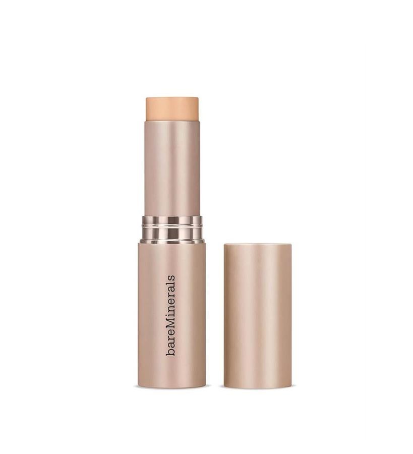 Su fórmula a base de agua contiene una mezcla hidratante de algas rojas y agua de mar volcánica rica en minerales. Si deseas una cobertura media que se sienta ligera y se vea totalmente natural, esta es tu base. Además dispone de un alto factor de protección con índice 25 (33,95 €).