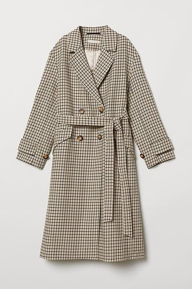 Abrigo de doble botonadura con estampado de cuadros de H&M. (58,99 euros).