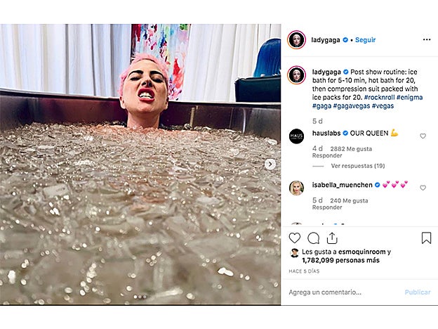 Esta es la cara de sufrimeinto que pone Lady Gaga al sumergirse en una bañera llena de hielos; gesto que hace después de cada concierto.