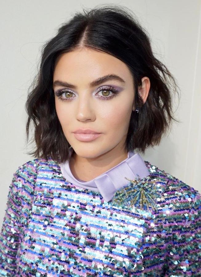 Sí, el bob también es apto para pelos ondulados y rizados. Nos encanta la versión texturizada y con mucho volumen en la parte trasera de Lucy Hale.