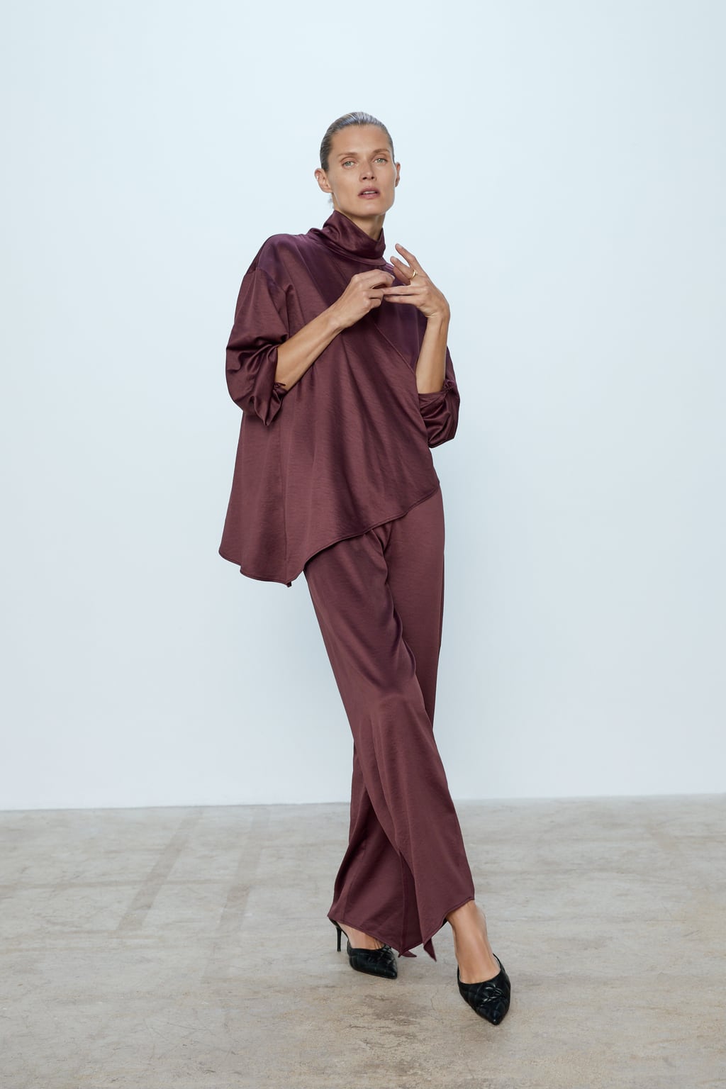 Mono pareo satinado de Zara edición limitada. (39,95 euros).