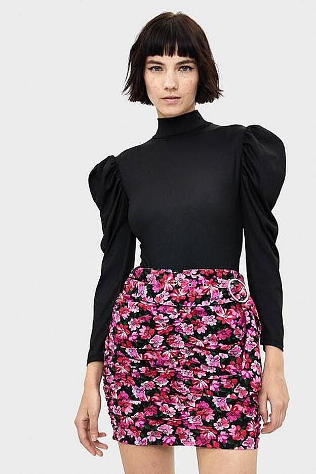 La versión romántica del body de mangas abullonadas llega en negro.