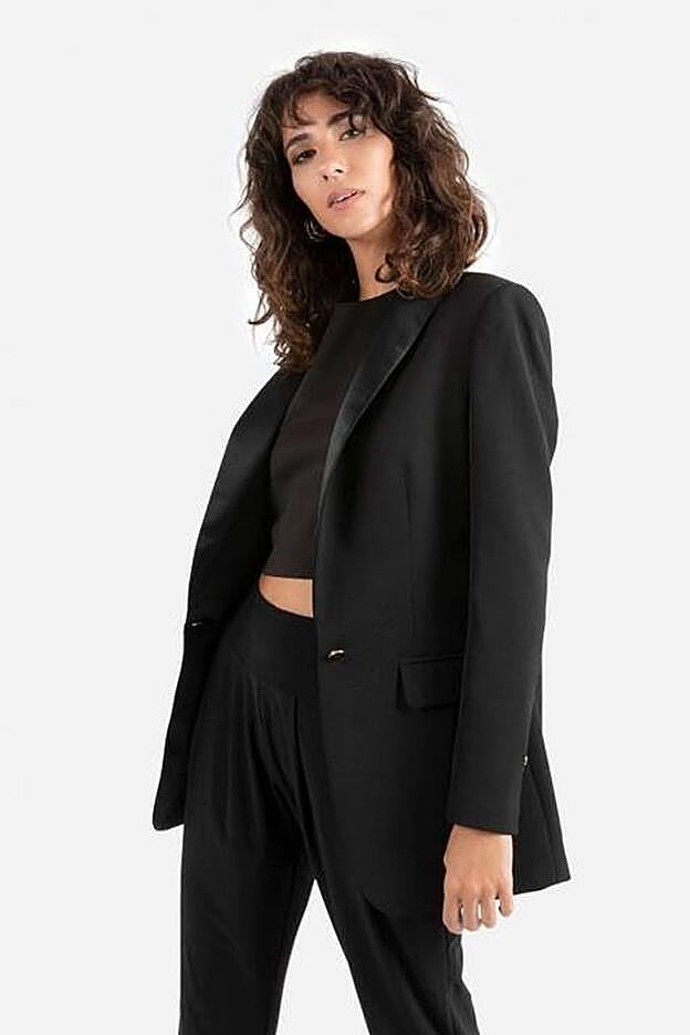 Esta es la blazer con solapa de raso que ha llevado Mery Turiel.