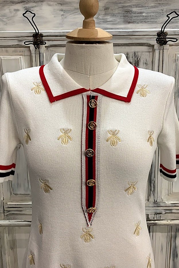 El vestido que lleva Lara Álvarez es de El baúl francés.