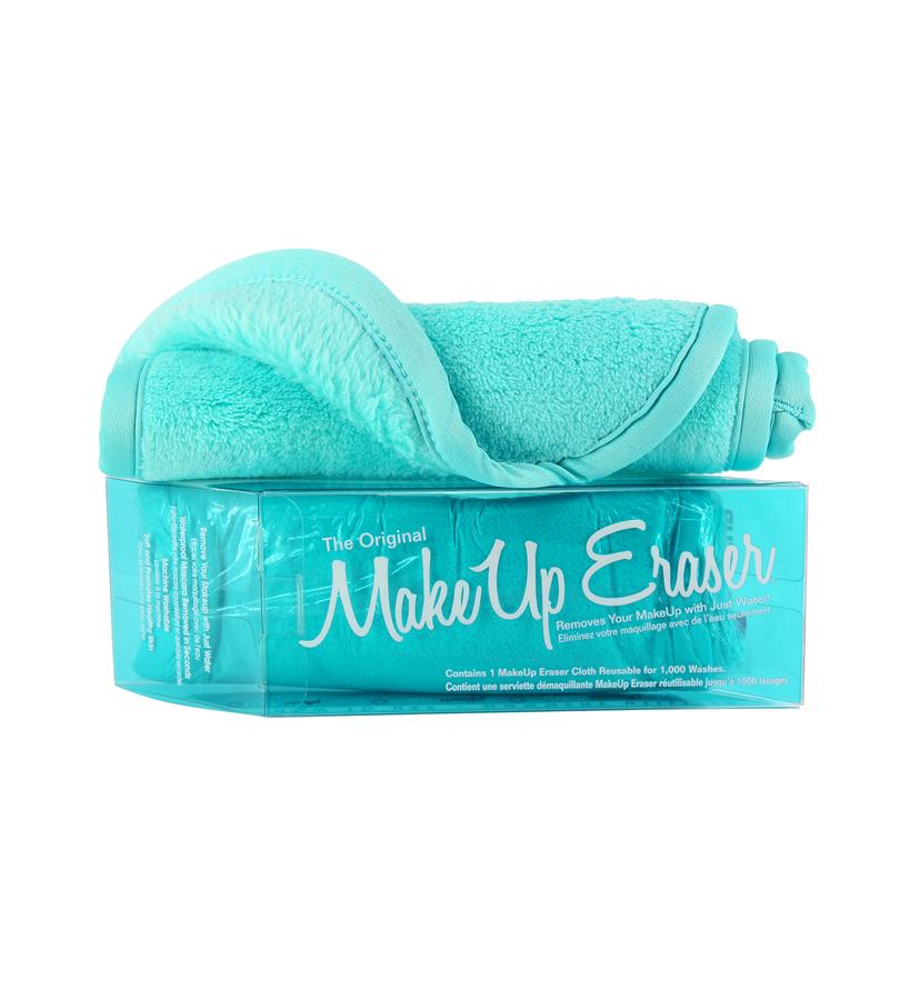 La opción más ecológica y un nuevo básico de limpieza. El tejido, suave y esponjoso de esta toalla está formado por millones de microfibras, más finas incluso que un cabello,  que absorben y eliminan el cualquier tipo de maquillaje y la suciedad de los poros, aportando una sensación de frescura y limpieza a la piel y a los ojos. Es hipoalergénica y garantiza una limpieza profunda utilizando solo agua. Además es ecofriendly ya que es absolutamente reutilizable hasta 1.000 lavados. (19, 90 €).