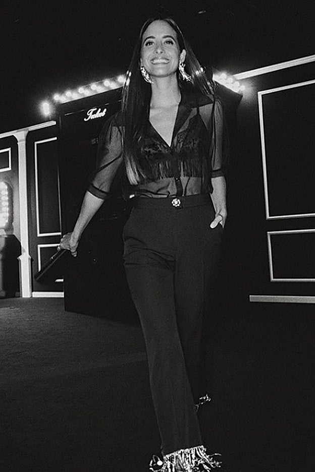 Con este look de María Fernández-Rubíes vamos a resolver muchos de los estilismos navideños.