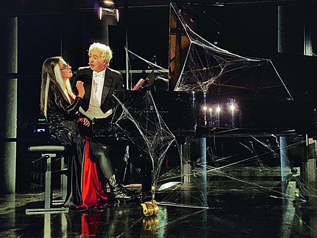 Iglesia-fortaleza San Bartolomé (Jávea, Valencia), 31 de octubre. Teatro Auditorio (Denia), 1 de noviembre.