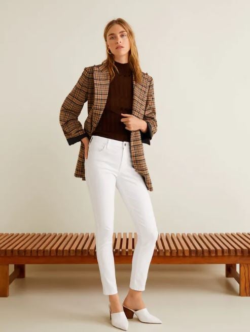 El blanco también es para el otoño y este lookazo lo demuestra. Ficha estos jeans skinny por 12,99 euros.
