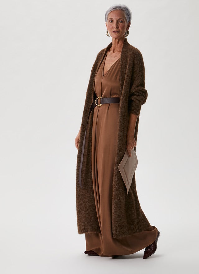 Esta maxi chaqueta de lana de alpaca de Adolfo Domínguez (228 euros).