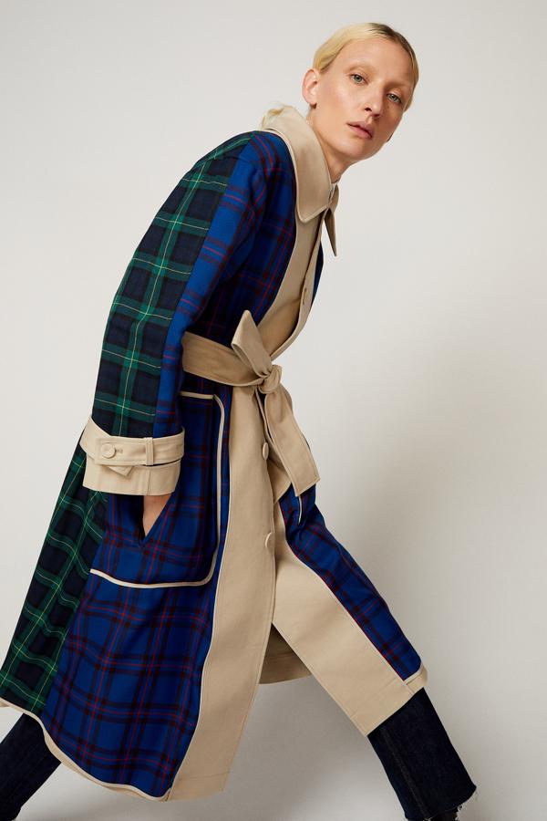 La gabardina reversible de Sfera (89,99 euros).