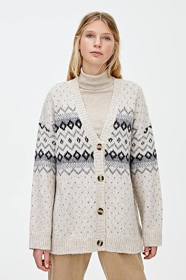 La chaqueta de punto de Pull&bear que ha llevado María García de Jaime.