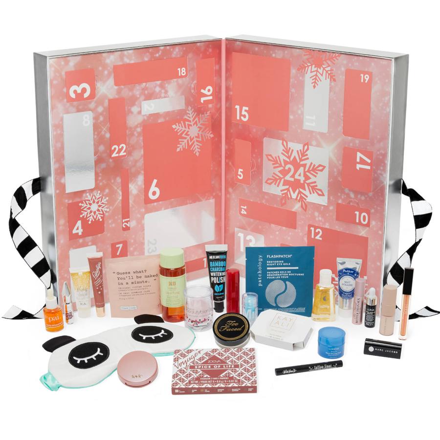 Valorada en 269 euros, y con un precio de 89,95 euros, la segunda versión del calendario de Adviento de Sephora incluye productos de sus marcas exclusivas como Huda, Tarte, Milk o Laneige. Es una de las más diversas de la selección y entre sus productos más originales, el antifaz para dormir panda de NPW y los parches de gel de regeneración nocturna para ojos.